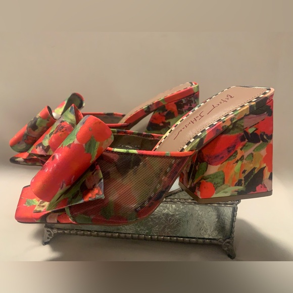 NWOB BETSEY JOHNSON JORDN RED/GREEN FLORAL MESH/BOW/PEARL SLIP ON BLOCK HEELS 9 - Picture 10 of 16